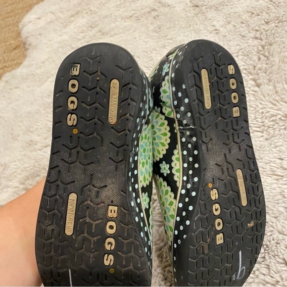 Bogs short water proof shoes floral green black 2 girls - Picture 2 of 6